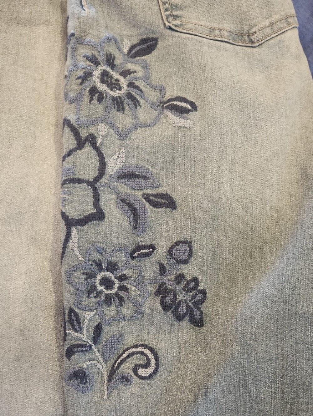 NWT Democracy Women’s Light Blue Embroidered Jeans Size 8 - Picture 6 of 6
